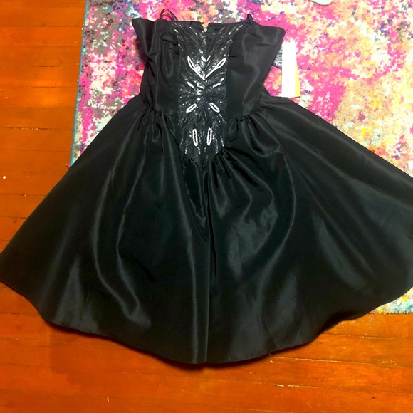 Nicole Miller Black Strapless Prom, Party, Cocktail Dress Read Description - Picture 2 of 13